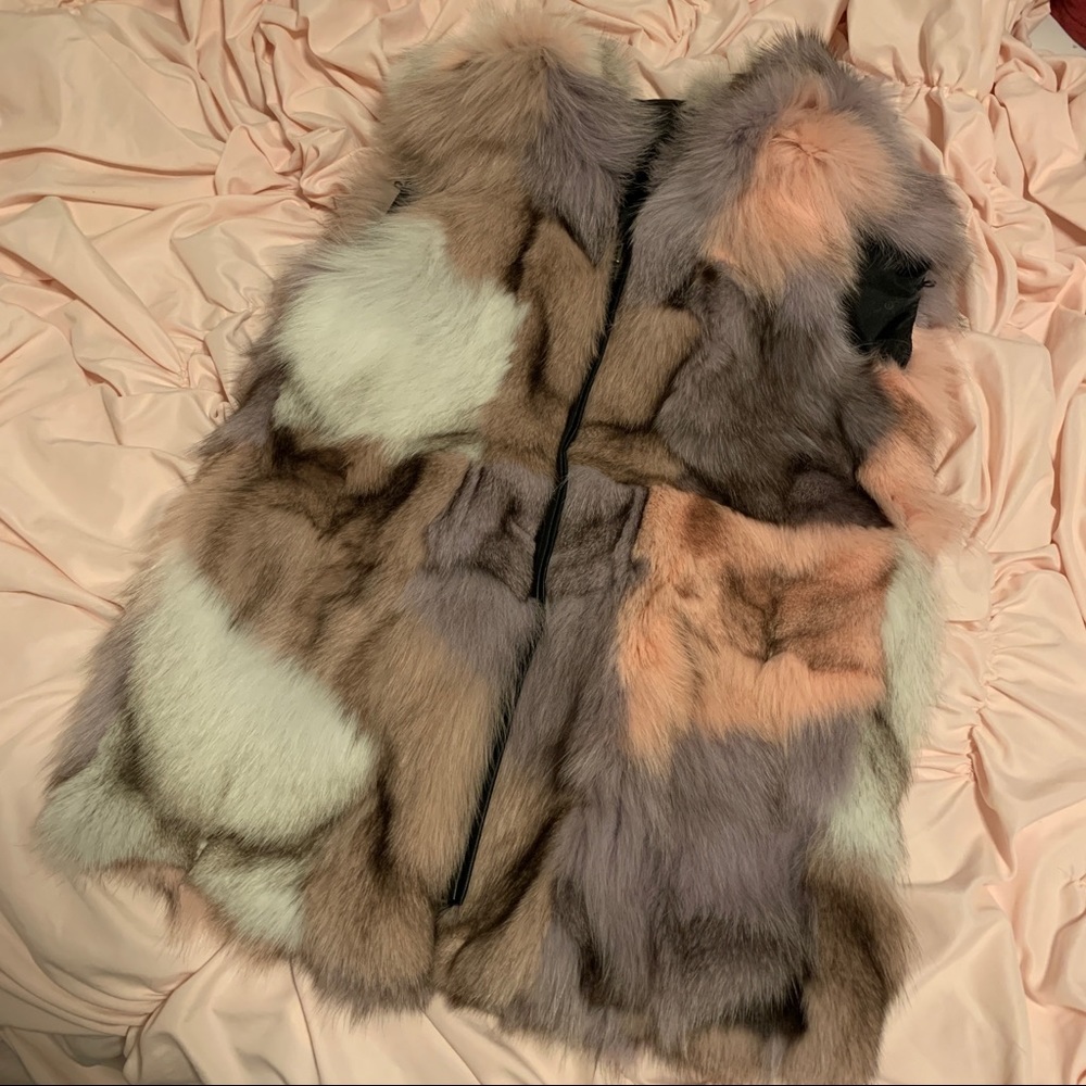 Ozlana Fox Fur and Racoon Fur Vest - Picture 4 of 8